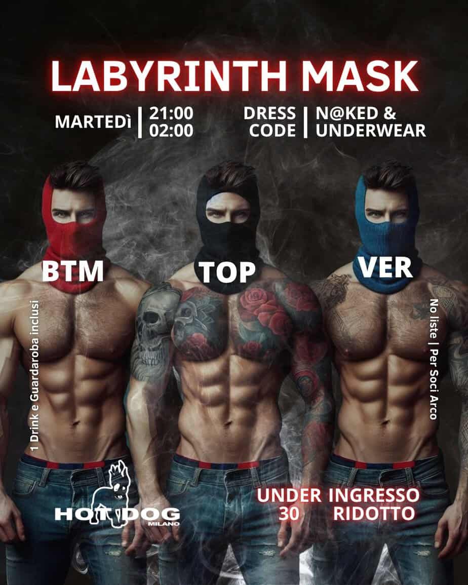 Baristi mascherati con cappucci in un locale gay a Milano.