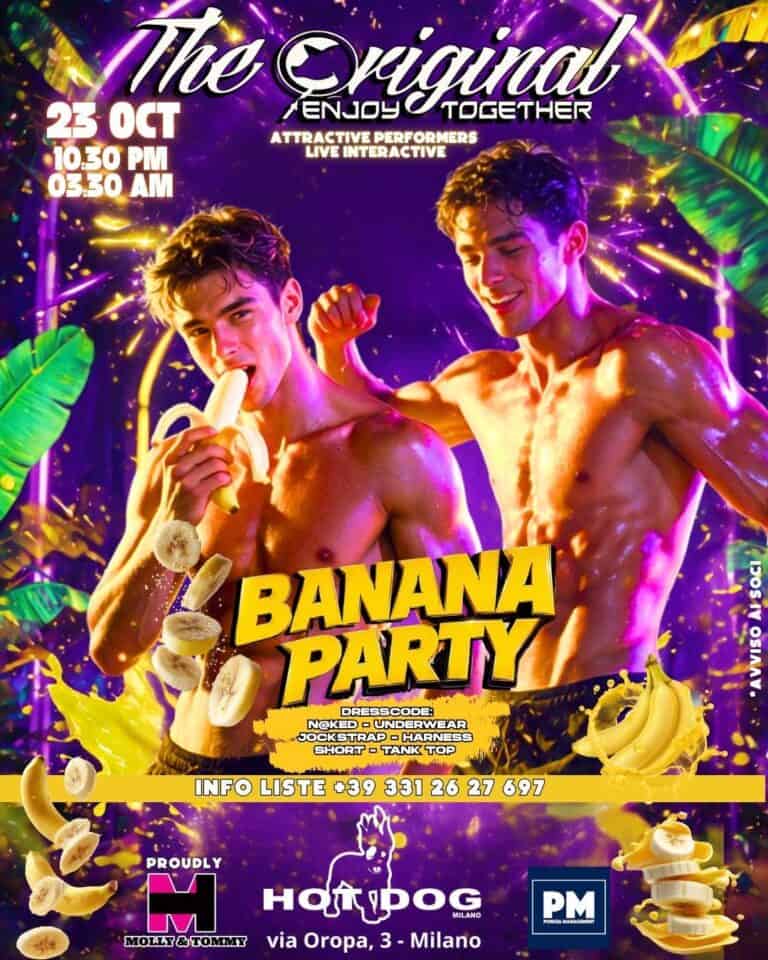 Due giovani uomini nudi che partecipano a una festa a tema banana al Hot Dog Club Milano.